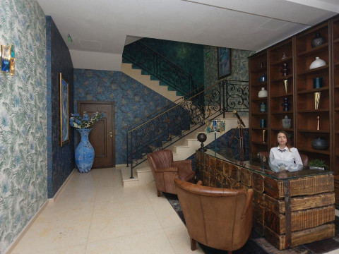 MARIA PALACE