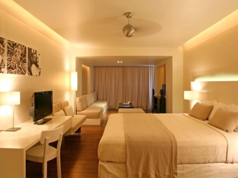 Holland House Beach Hotel 