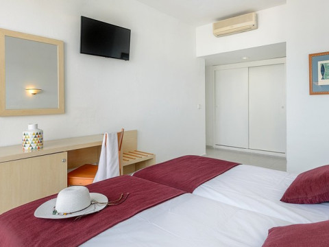 VIBRA RIVIERA HOTEL