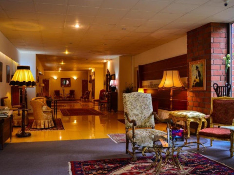 Hotel Senator