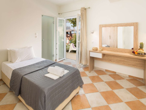 Paralia Studios (Kavos)