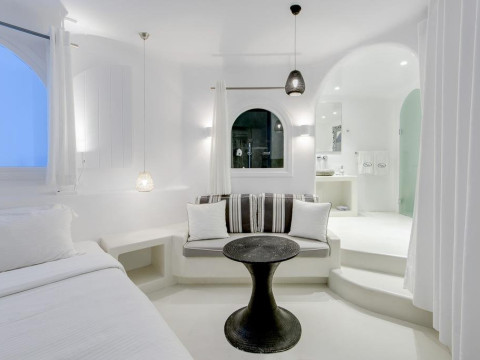 Dana Villas and Infinity Suites (Firostefani - Adults only)