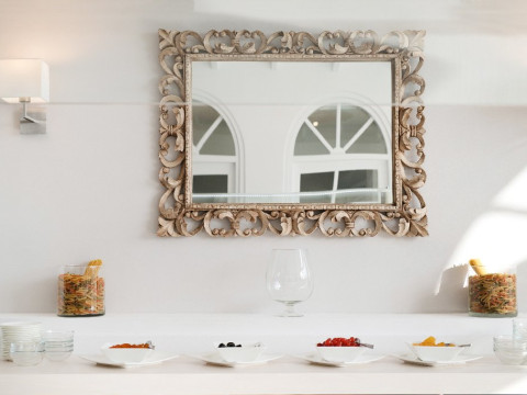 Mr and Mrs White Crete Boutique Lounge (K)