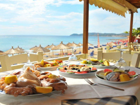 Kapahi Beach Hotel ( Pefkari) 