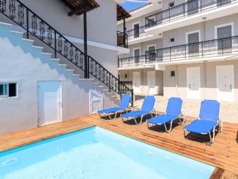 KARRAS LIVIN LAGANAS