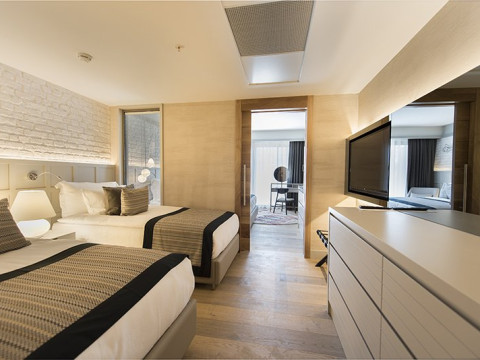 ACANTHUS CENNET BARUT COLLECTION