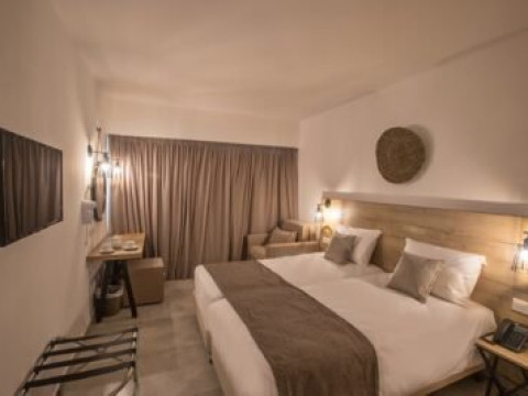 BOHEMIAN GARDENS HOTEL