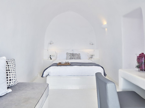 Cliffside Suites (Firostefani - Santorini)