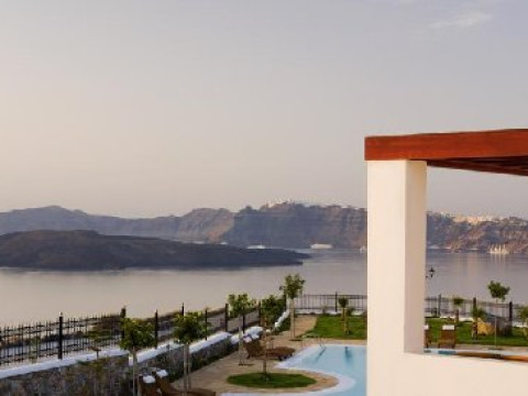 MAISON DES LYS LUXURY SUITES