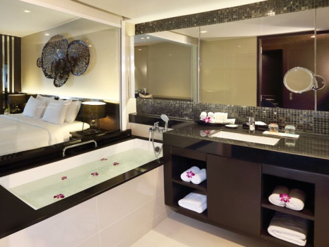 Le Meridien Phuket Beach Resort