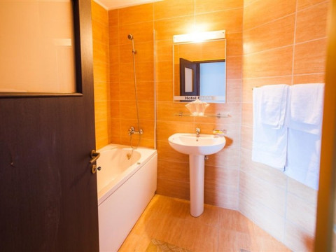 . Hotel DACIA
