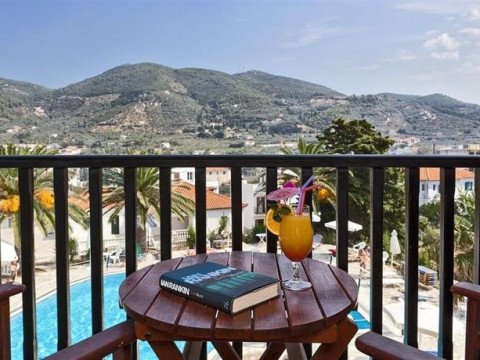 Dionyssos Hotel