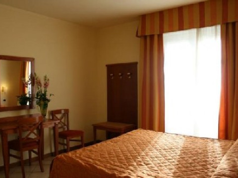 VILLA OMBROSA (Turism Seniori)