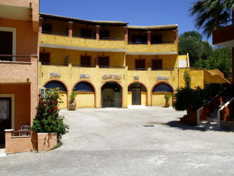 BINTZAN INN HOTEL (Perama) (C)