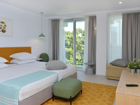 IBIS STYLES ROOMER HOTEL