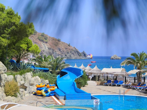 PIRATES BEACH CLUB