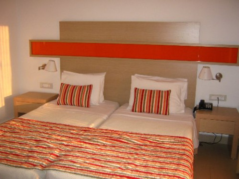 Lagomandra Beach& Suites
