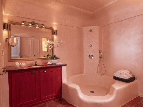 Astra Apartments & Suites