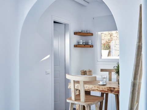 Mykonos Waves Beach House and Suites (K)