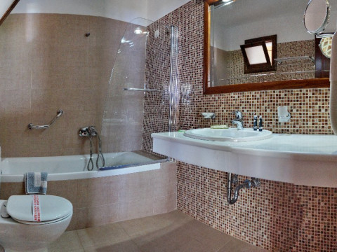 Vicky Hotel and Studios, Agios Isidoros Plomari