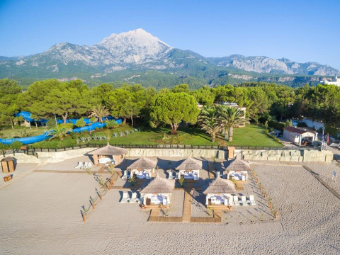 PIRATES BEACH CLUB