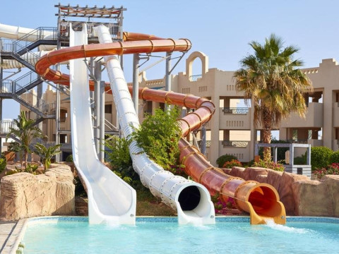 Coral Sea Water World Resort 