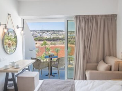 BOHEMIAN GARDENS HOTEL
