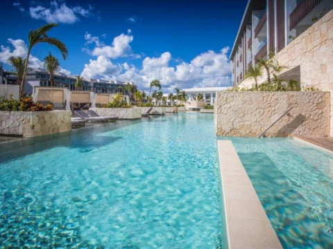 Majestic Elegance Costa Mujeres