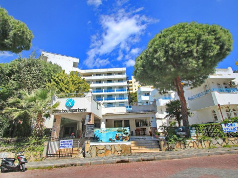 Ponz Hotel