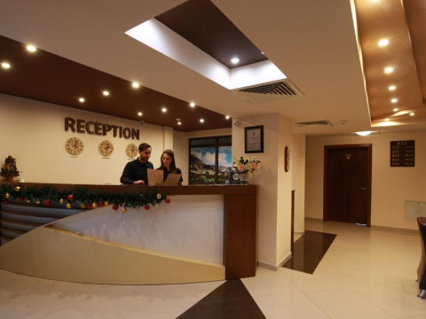 REDENKA HOLIDAY CLUB