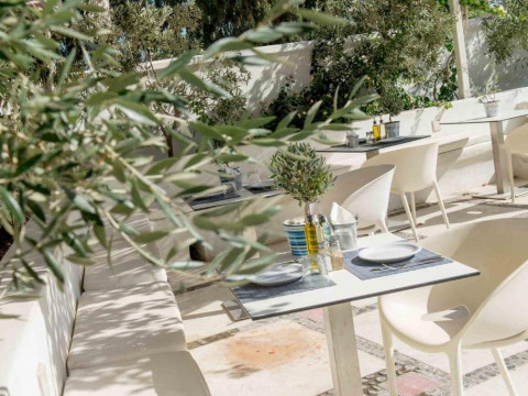 28 Hotel Santorini (Kamari) 