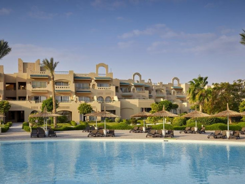 Coral Sea Water World Resort 