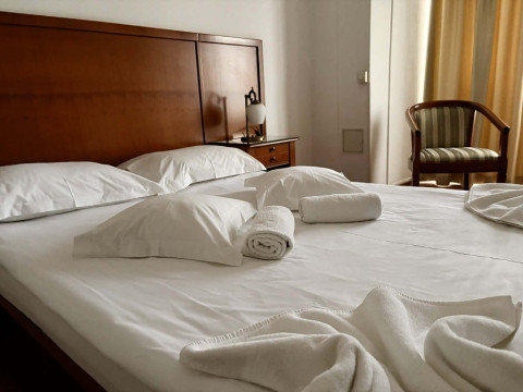 . Emma West Hotel 