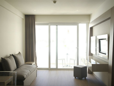 MELPO ANTIA SUITES