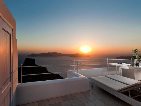 Astra Apartments & Suites