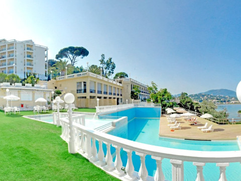 The Royal Grand Hotel (Ex. Royal Boutique ) 