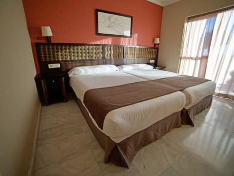 HOLIDAY WORLD VILLAGE HOTEL