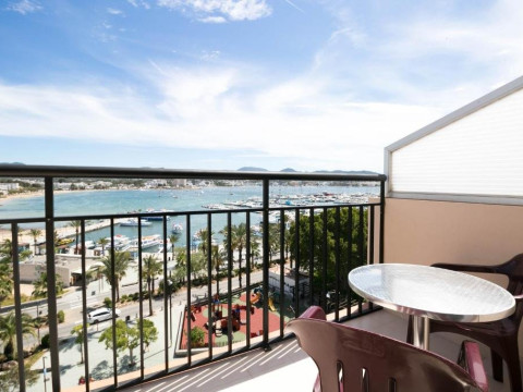 THE RED HOTEL BY IBIZA FEELING