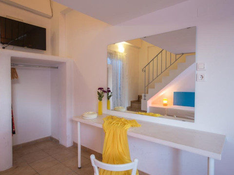 Odysseas (Perivolos - Santorini)