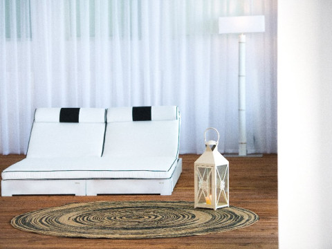 Mr and Mrs White Crete Boutique Lounge (K)