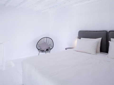 Pietra e Mare (Adults Only, 13+)