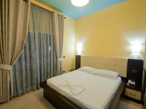 Vivas Hotel (Durres)