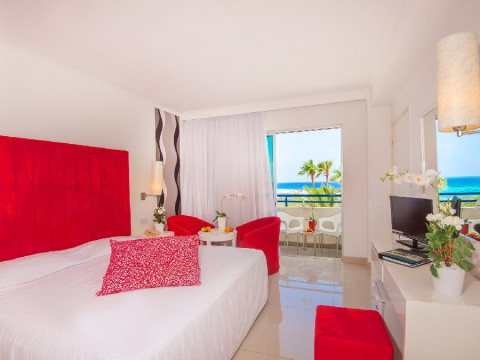 Dome Beach Hotel 