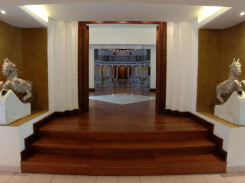 Royal Palms Beach Hotel