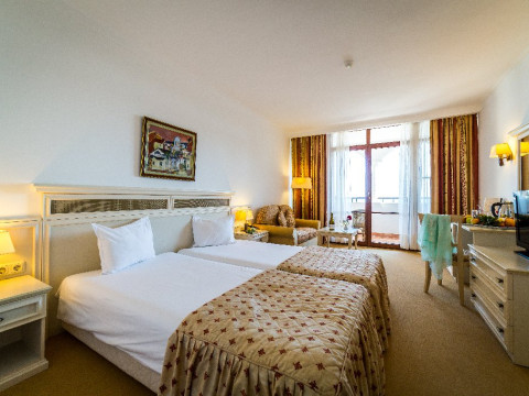 Royal Palace Helena Sands