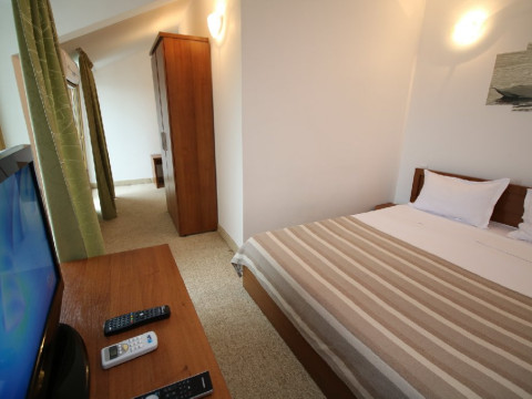 Paradise Delta House - Crisan