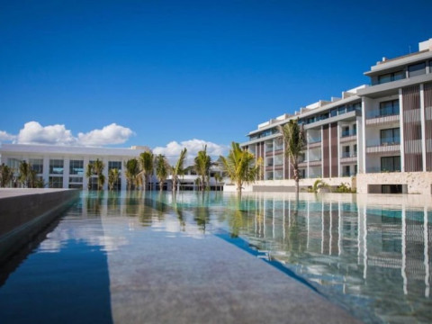 Majestic Elegance Costa Mujeres