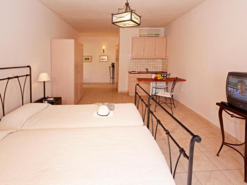Lambrinos Suites (K)