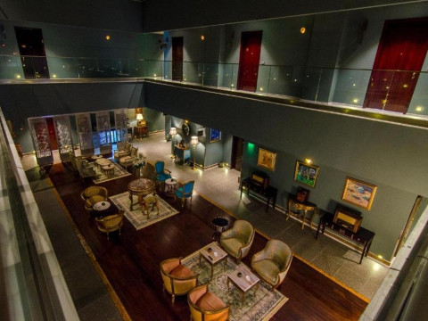 Phoenicia Boutique cm