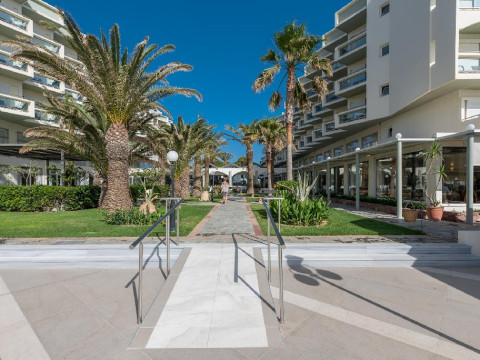 Apollo Beach (D)